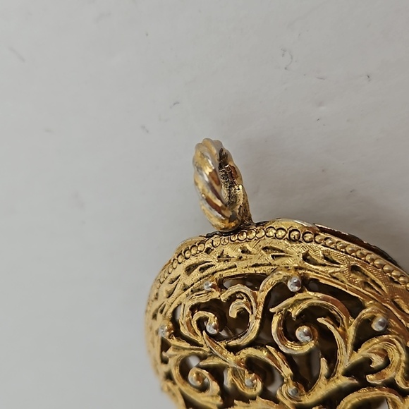 Vintage Filagree Open Work Goldtone Round Locket - Picture 3 of 6